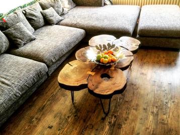 Grijze hoekbank met losse poef