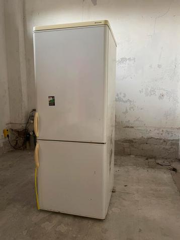 GRATIS!! Koelkast met vriezer