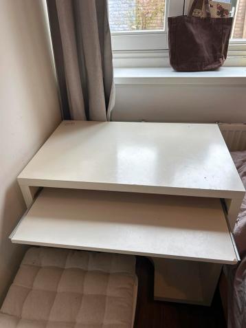 Bureautje met uitschuifbare lade