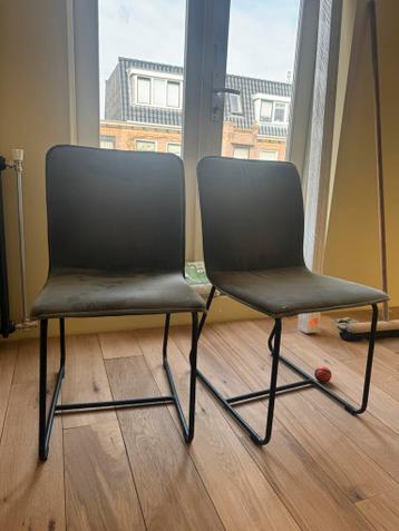 Twee eetkamerstoelen - gebruikt, zitten nog lekker