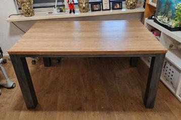Eettafel en salontafel gratiss