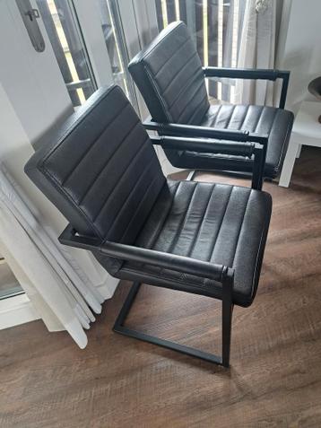 4 zwarte (eetkamer) stoelen gratis