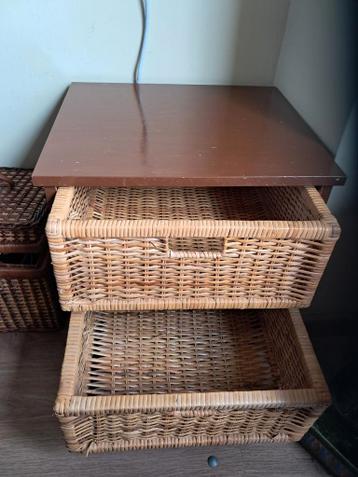 Ladenkastje met 2 rieten lades