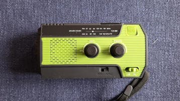 Gratis Noodradio; inwendige accu moet vervangen worden!