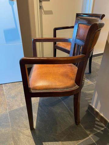 Gratis: 2 stoelen met leren bekleding