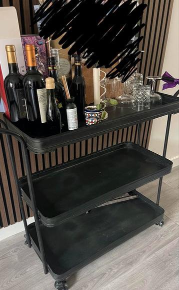 Zwart bakkerskarretje / drankkar op wielen