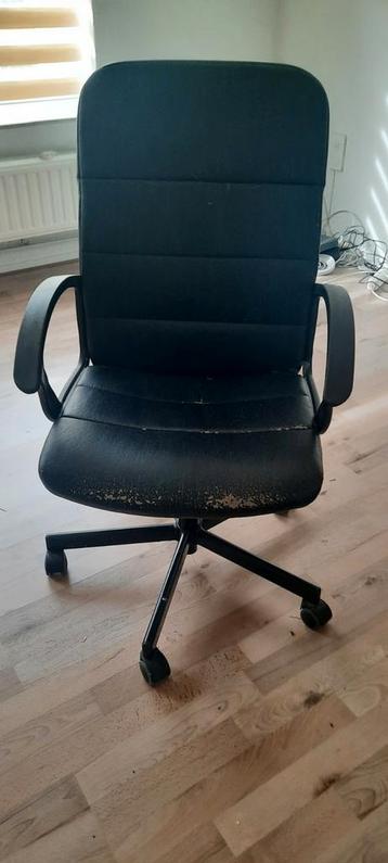 Zwarte bureaustoel  ( gratis)