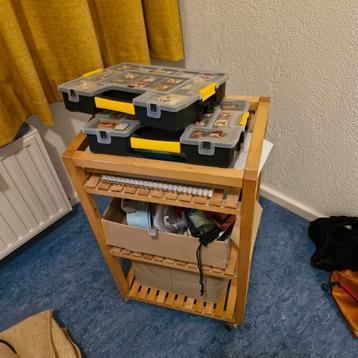 Leuk en handig kastje op wieltjes 33x37x75