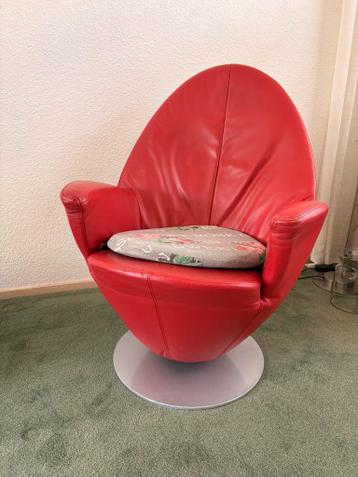 Rode draaibare en kantelbare fauteuil