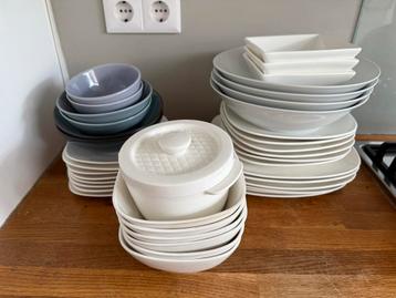 Servies set met bakjes en diepe borden - gratis afhalen