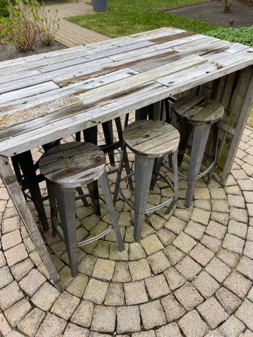 Gratis Bartafel met krukken - opknapper