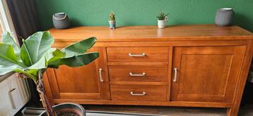 Houten kastenset met lades en glazen deuren