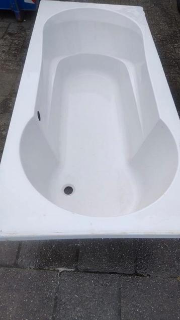 Gratis badkuip met klein gaatje/zwakke plek