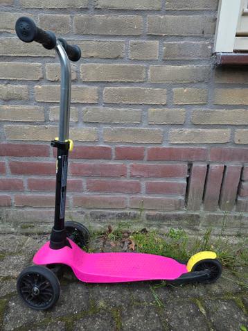 Roze kinderstep met 3 wielen