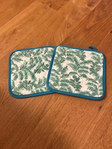 Set van 2 pannenlappen met tropisch bladmotief