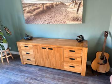 Houten dressoir met lades en deuren