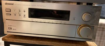 Harman Kardon en Pioneer versterkers