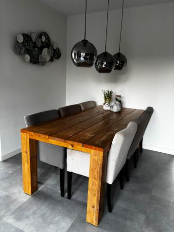 Gratis 6 eetkamerstoelen (zonder tafel)