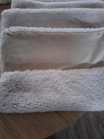 GRATIS 4 Kussenhoesjes 40x40cm ( niet voor de verkoop)