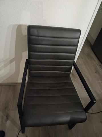 2 antracietgrijs stoelen GRATIS