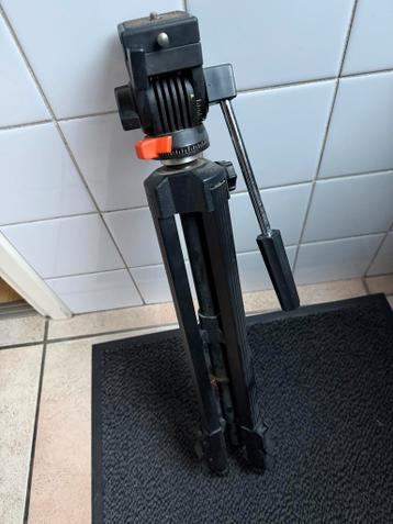 Zwart statief met balhoofd