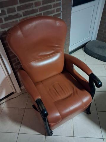 Comfortabele relaxstoel met sta-op functie en wielletjes