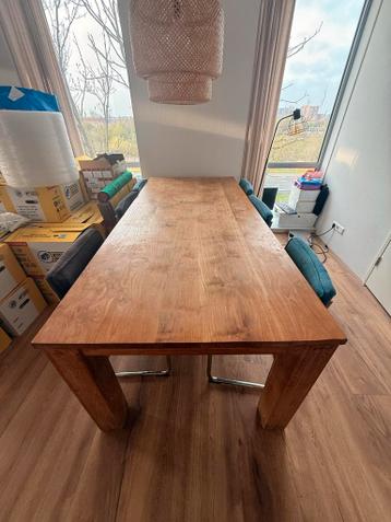 Massief houten tafel