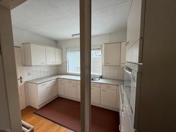 Gratis Complete hoekkeuken met inbouwapparatuur