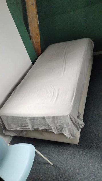 Gratis af te halen: twee bedden