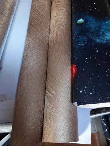 Gratis restjes behang: ruimte en goudkleurig