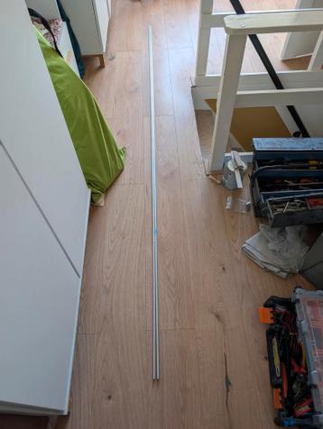 Gratis, Twee ronde alu. staanders bijv. voor antenne bouw.