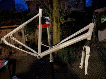 Bijna gratis fietsonderdelen - frames - groepset - voorvork