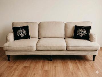 Beige driezitsbank in prima staat met lichte krasschade