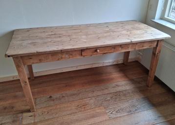 Mooi verweerde goed gebruikte grenen tafel bureau