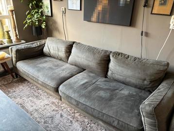 Ruime 3-zitsbank grijs/groen met wasbare kussen hoezen.