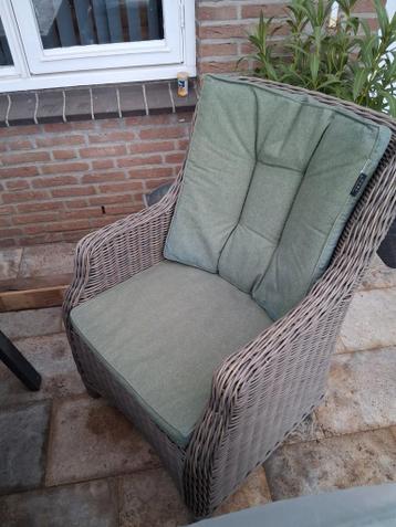 Groene kussens voor 4 tuinstoelen + 2 beige