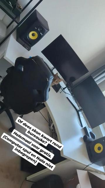 Kwartrond bureau - Gratis af te halen