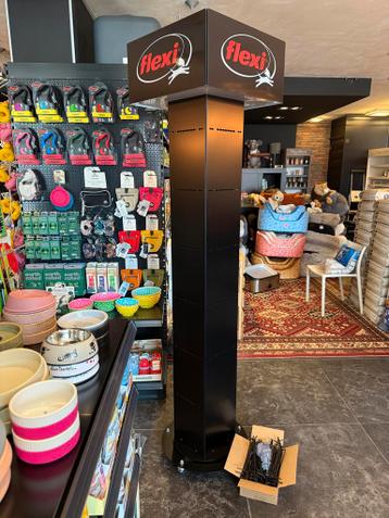 Flexi display op wieltjes inclusief ophanghaken