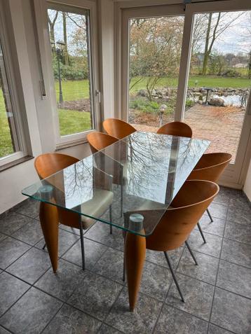 Glazen eettafel met houten poten