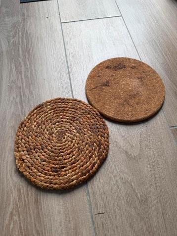 2 rieten onderzetters