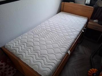 Electrisch seniorenbed