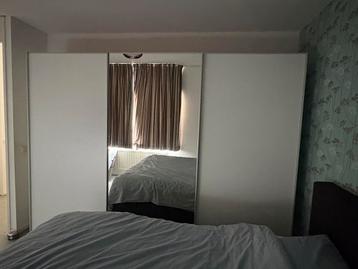 Klerenkast met spiegeldeur