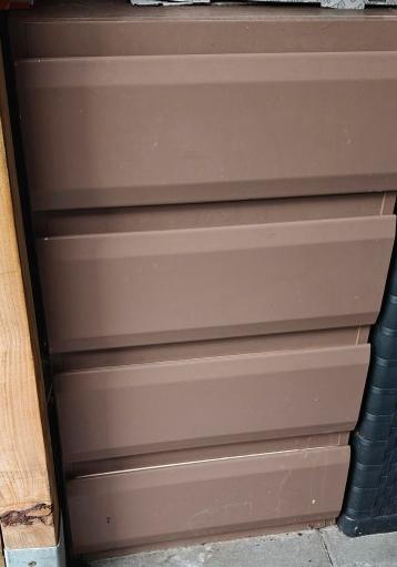 GRATIS bruine  ladekast (let op: zwaar)