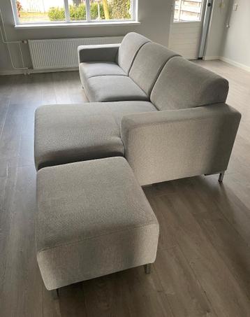 GRATIS 3-zits bankstel met longchair en bijpassende hocker