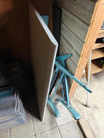 Gratis massief ijzeren bureau afhalen