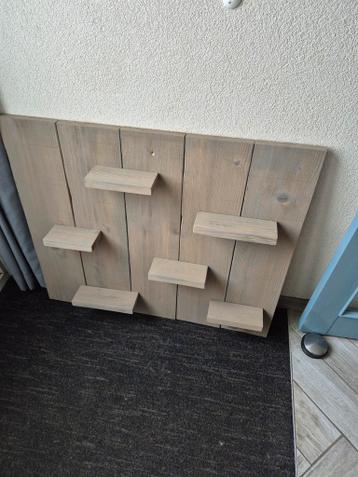 Houten wandplank met kleine plankjes