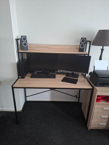 Gratis bureau met opzetstuk