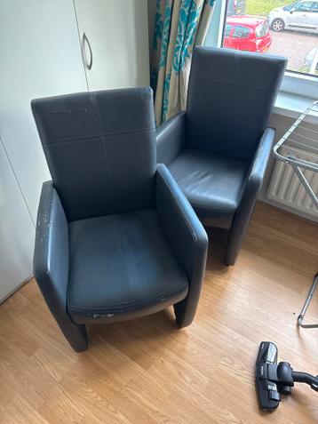 2x Donkergrijze stoelen met wieltjes