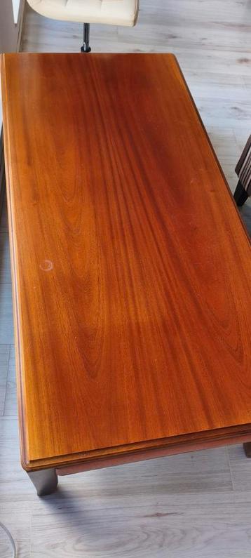 Klassieke houten salontafel - Gebruikt. Gratis.