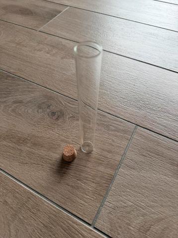 Decoratief glazen buisje met kurk